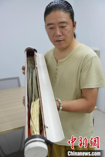 草編用的材料玉米皮、棕樹葉 李鵬茹 攝