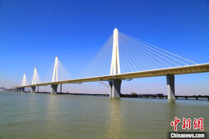 建設(shè)中的珠海金海特大橋?！∶蠎c虎 攝