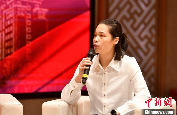 圖為林莉在福建師范大學(xué)分享會上發(fā)言?！蚊?攝
