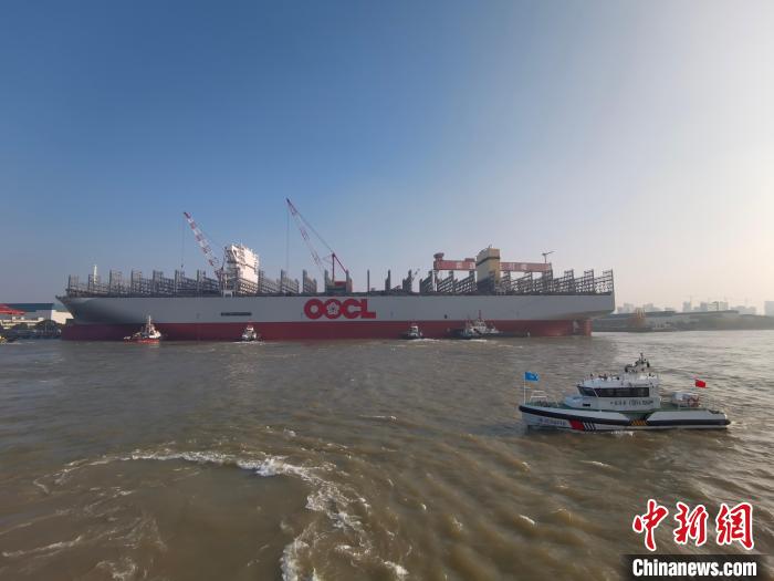 海巡艇在現(xiàn)場引導(dǎo)水上交通?！∧贤êＪ戮止﹫D
