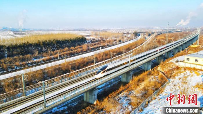 動(dòng)車組列車在運(yùn)行中?！」F提供