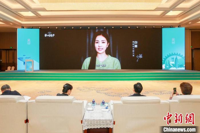 常州籍演員白鹿擔(dān)綱常州文旅大使，為家鄉(xiāng)傾情打CALL。　唐娟 攝
