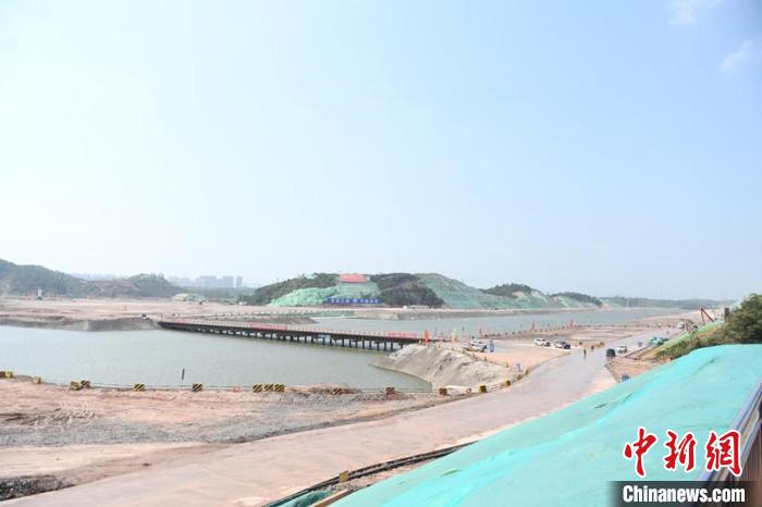 圖為平陸運河青年樞紐工程項目現(xiàn)場。　林浩 攝