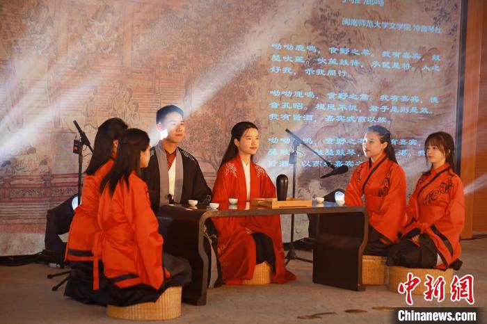2023年閩南詩(shī)歌節(jié)開(kāi)幕式暨詩(shī)歌朗誦會(huì)現(xiàn)場(chǎng)。　閩南師范大學(xué)供圖