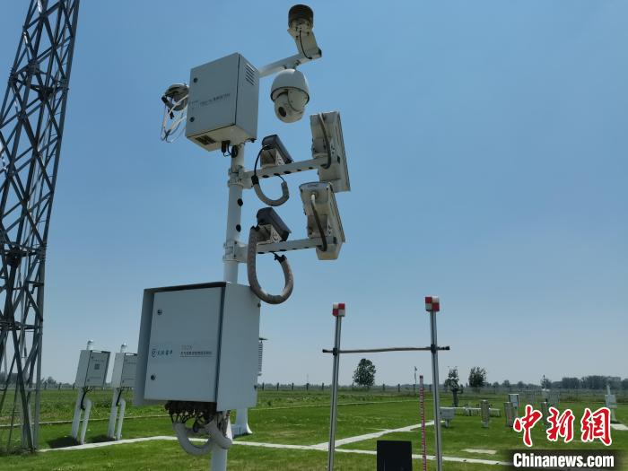 壽縣國家氣候觀象臺內(nèi)各種觀測設(shè)備。　吳然 攝