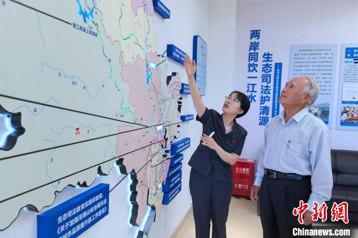 金門(mén)同胞參觀金門(mén)供水水源生態(tài)司法保護(hù)基地?！O虹 攝