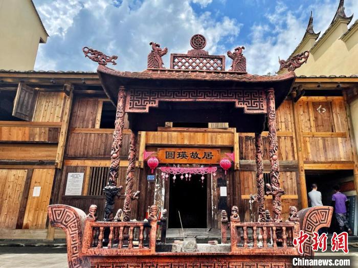 臺(tái)灣上趣開新團(tuán)隊(duì)入駐古田縣平湖鎮(zhèn)端上村，以“圓瑛法師故里”為主題打造愛國(guó)禪意村?！吻汕?攝