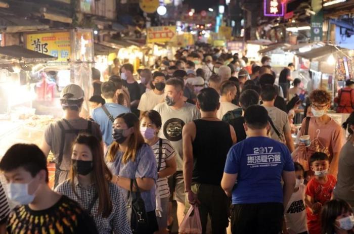冰粉、雙皮奶、螺螄粉……臺(tái)網(wǎng)友發(fā)帖：臺(tái)灣街頭越來(lái)越多大陸小吃