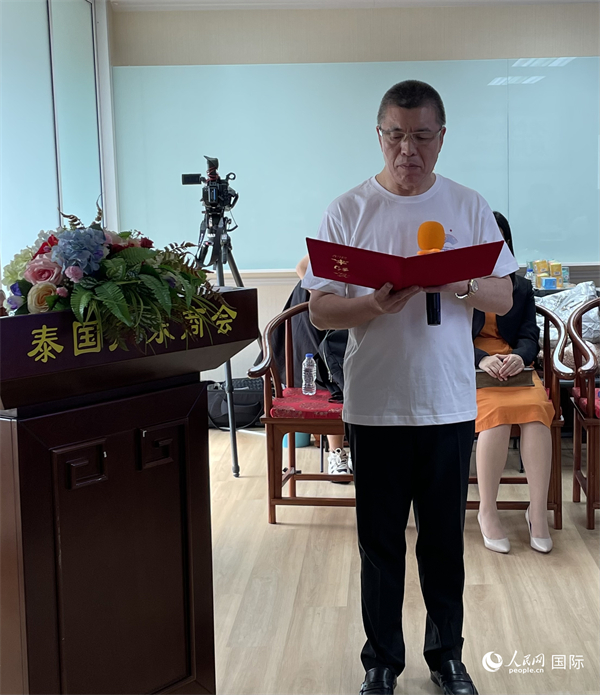 泰國(guó)浙江商會(huì)會(huì)長(zhǎng)祁曉云受泰國(guó)華僑華人和駐泰各級(jí)商會(huì)機(jī)構(gòu)委托發(fā)出倡議，華僑華人群體將積極助力亞運(yùn)會(huì)舉行。人民網(wǎng)記者 劉慧攝