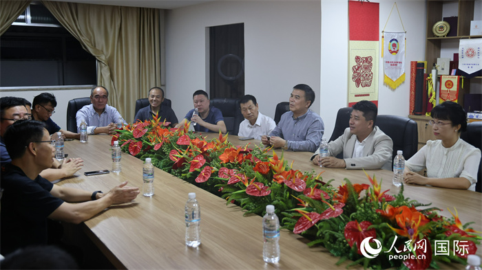 與會代表進行座談交流。（人民網(wǎng)記者  時元皓攝）