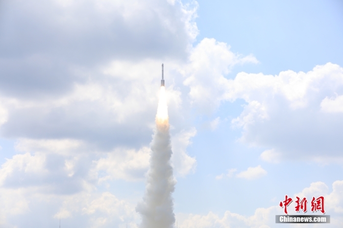 北京時間 2023年9月10日12時30分，中國在太原衛(wèi)星發(fā)射中心使用長征六號改運(yùn)載火箭，成功將遙感四十號衛(wèi)星發(fā)射升空，衛(wèi)星順利進(jìn)入預(yù)定軌道，發(fā)射任務(wù)獲得圓滿成功。該衛(wèi)星主要用于開展電磁環(huán)境探測及相關(guān)技術(shù)試驗(yàn)。此次任務(wù)是長征系列運(yùn)載火箭第487次飛行。王曉虎 攝