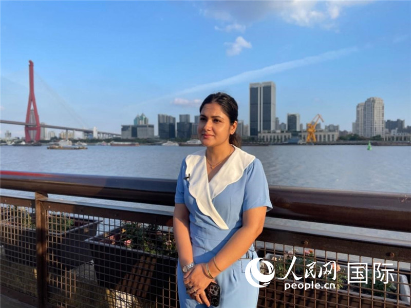 孟加拉國Channel24電視頻道主持人伊斯拉特·阿敏在上海市楊浦濱江接受采訪。 人民網(wǎng)記者 張榮攝