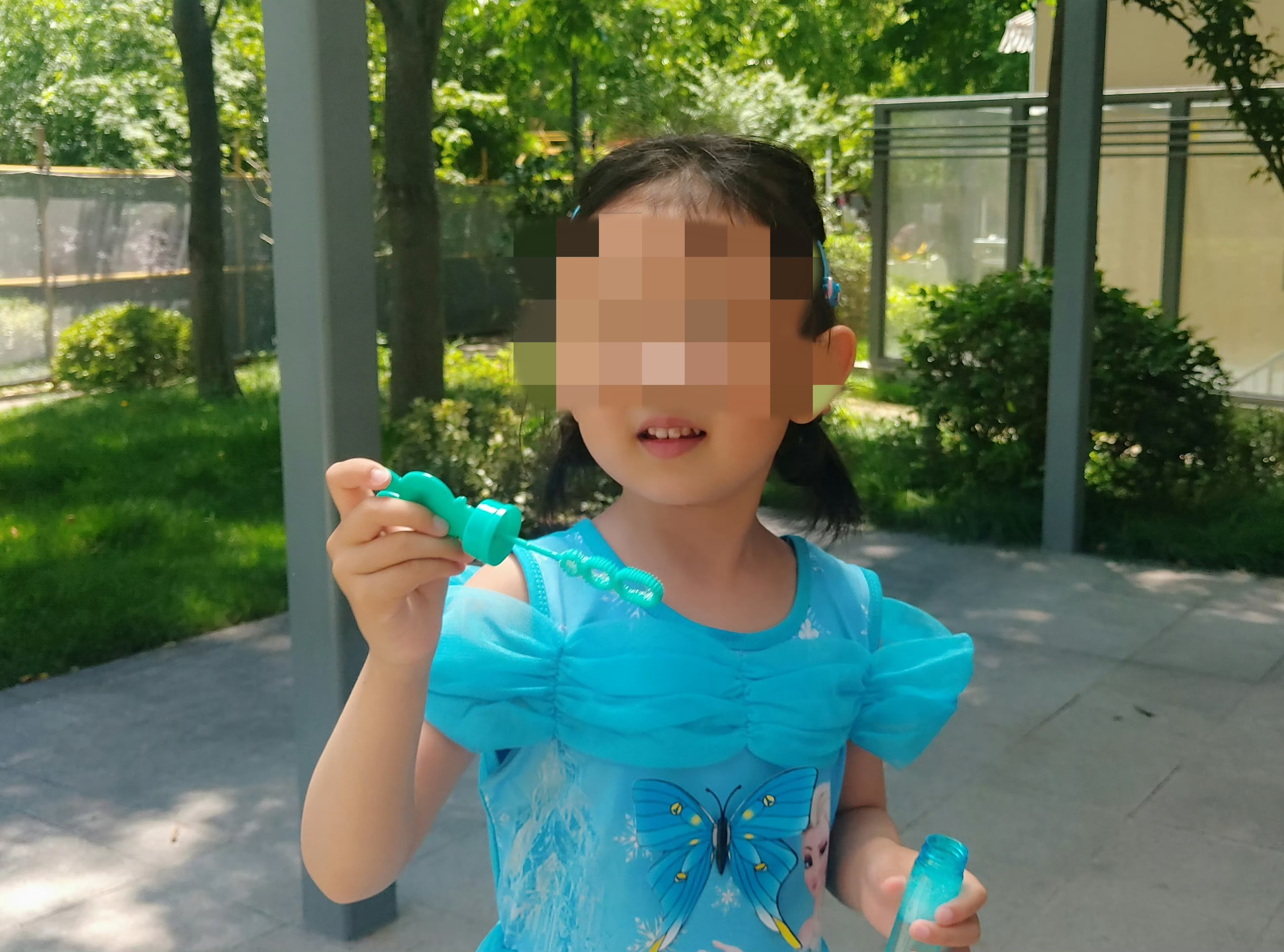海灘失蹤女童。圖源：女童家人社交賬號