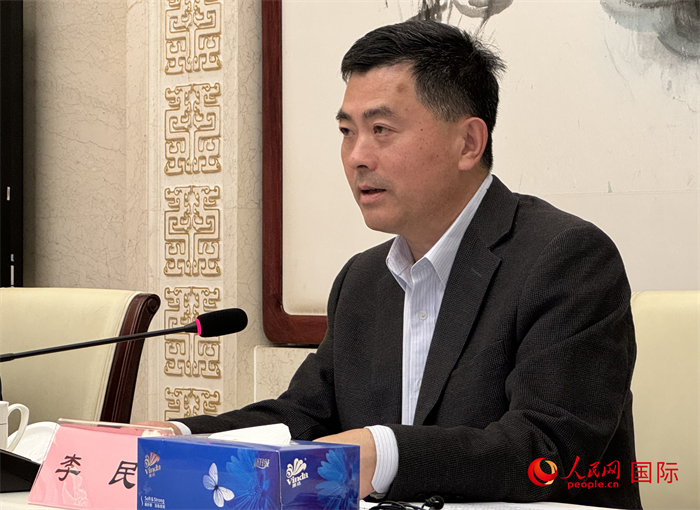 10月31日，歐美同學會秘書長李民在第五屆中法文化論壇媒體吹風會上講話。（人民網 謝瑩攝）