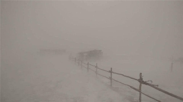 2023年11月4日，蒙古國部分省份發(fā)生暴風(fēng)雪天氣。蒙古國緊急情況總局官網(wǎng)圖片