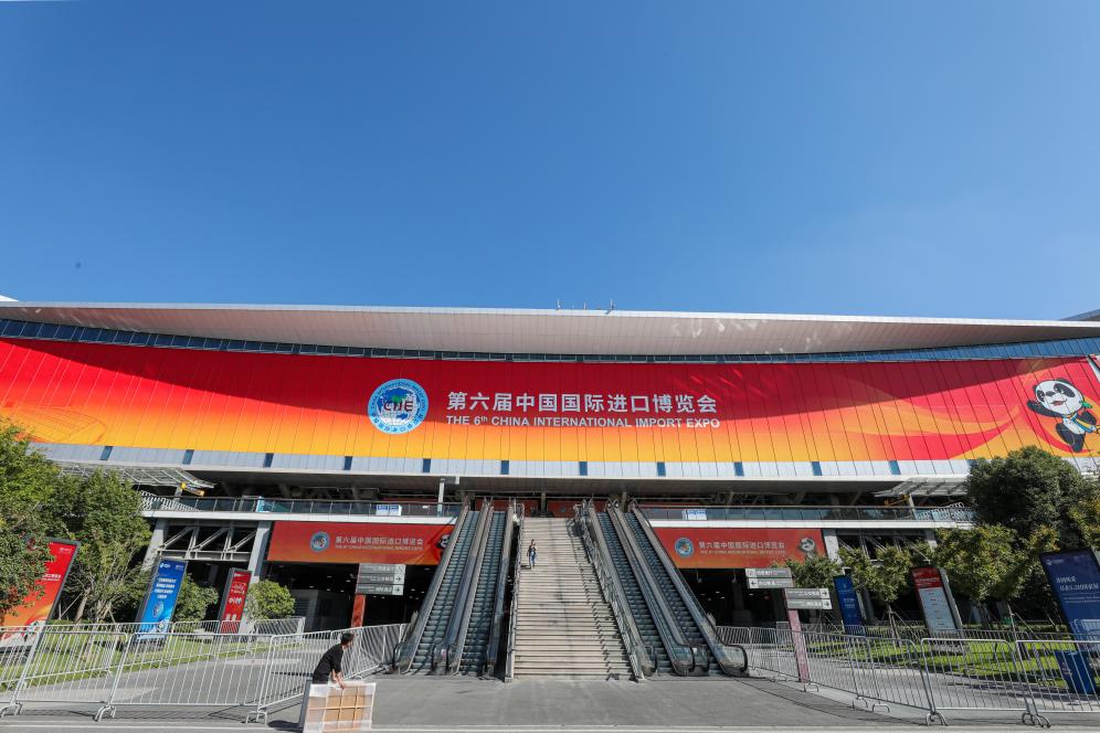 這是第六屆進(jìn)博會場館國家會展中心（上海）外景（2023年11月2日攝）。新華社記者 辛夢晨 攝
