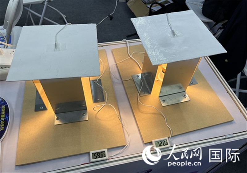 氣凝膠隔熱材料應(yīng)用效果展示。（人民網(wǎng)記者 陳思攝）