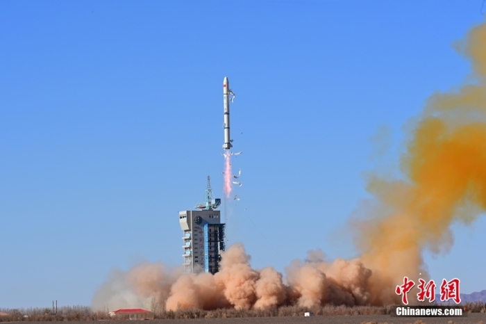 北京時(shí)間2023年11月16日11時(shí)55分，我國(guó)在酒泉衛(wèi)星發(fā)射中心使用長(zhǎng)征二號(hào)丙運(yùn)載火箭，成功將新一代海洋水色觀(guān)測(cè)衛(wèi)星發(fā)射升空，衛(wèi)星順利進(jìn)入預(yù)定軌道，發(fā)射任務(wù)獲得圓滿(mǎn)成功。此次任務(wù)是長(zhǎng)征系列運(yùn)載火箭第497次飛行。汪江波 攝