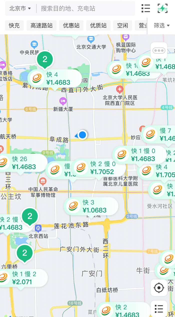 中新財(cái)經(jīng)查詢相關(guān)充電APP發(fā)現(xiàn)，電價(jià)平峰時(shí)段，快充樁的價(jià)格普遍在1.4元度左右。