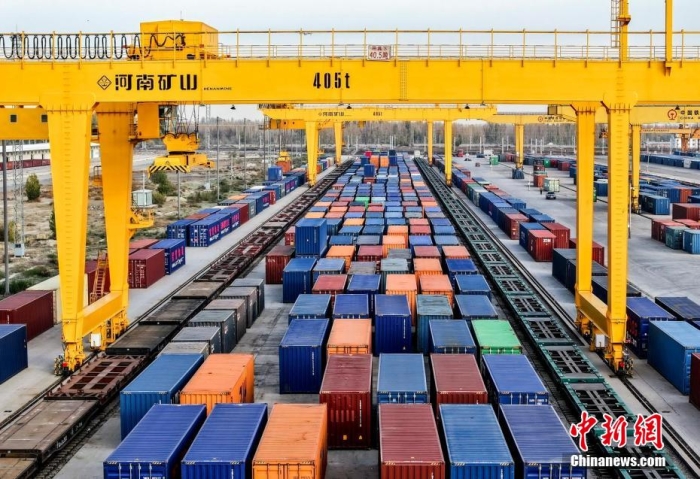 資料圖：霍爾果斯鐵路口岸有序排列的集裝箱。(無人機照片)<a target='_blank' href='/' ><p  align=