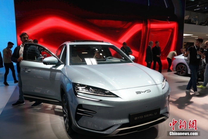 2023年德國國際汽車及智慧出行博覽會(IAA mobility)(亦簡稱慕尼黑國際車展)將于9月5日正式開幕。在9月4日舉行的媒體日，記者看到諸品牌紛紛攜“拳頭”產(chǎn)品亮相。圖為當日比亞迪SEAL U在歐洲首秀。<a target='_blank' href='/'><p  align=