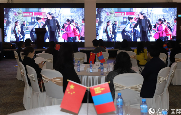 12月1日，活動(dòng)現(xiàn)場播放防治結(jié)核病宣傳短片。人民網(wǎng)記者 霍文攝