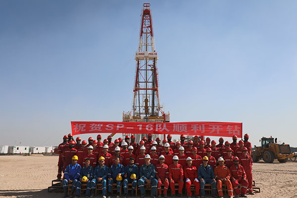 12月25日，中石化國工科威特分公司SINOPEC-16隊(duì)在科威特北部油區(qū)順利開鉆。中石化供圖