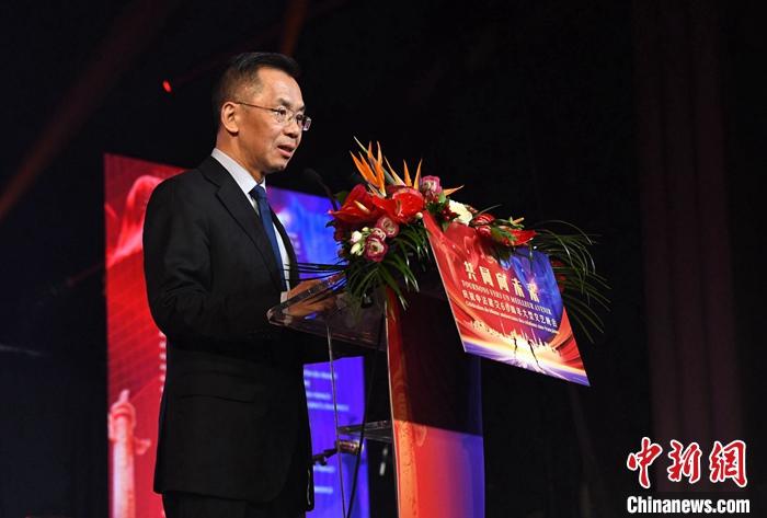 當?shù)貢r間1月16日晚，以“共同向未來”為題的慶祝中法建交60周年大型文藝晚會在巴黎舉辦。中國駐法國大使盧沙野出席晚會并致辭。 <a target='_blank' href='/' _fcksavedurl='/'><p  align=