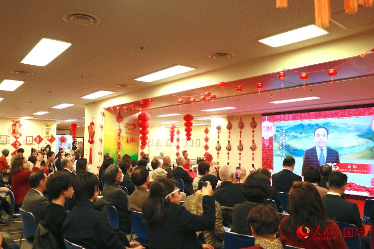 2月9日，“喜迎龍年·品味陜西”——2024新春迎福（展）聯(lián)歡會暨陜西文化年在東京中國文化中心拉開帷幕。人民網(wǎng) 許可攝