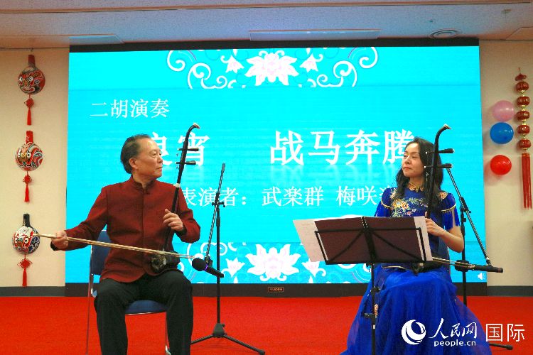 二胡合奏。人民網(wǎng) 許可攝