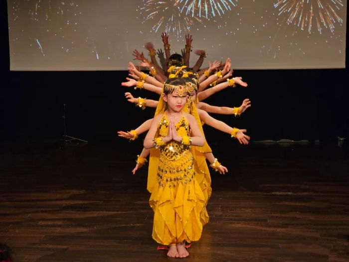 舞蹈《千手觀音》。中國(guó)駐瑞典大使館供圖。