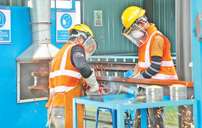 中企承建的馬東鐵項目創(chuàng)造就業(yè)機會超過1.8萬個，合作的當(dāng)?shù)仄髽I(yè)超過1900家——為促進馬來西亞東西海岸互聯(lián)互通貢獻力量（共建“一帶一路”第一現(xiàn)場）