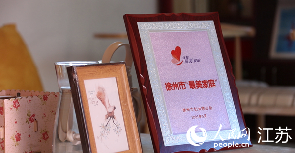 王繼蓮家庭獲得的部分榮譽(yù)。人民網(wǎng) 冷金明攝