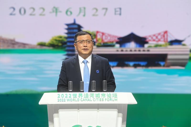 揚州市委常委、常務(wù)副市長陳鍇竑作推介發(fā)言。邵丹攝