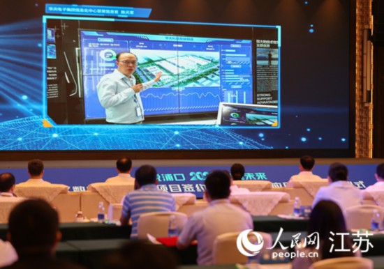 圖為浦口區(qū)集成電路企業(yè)介紹智能制造系統(tǒng)。浦口區(qū)委宣傳部供圖