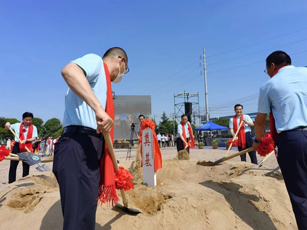 作為今年荷花節(jié)“開場秀”，理士新能源智造園區(qū)項目正式開工。人民網(wǎng) 馬曉波攝