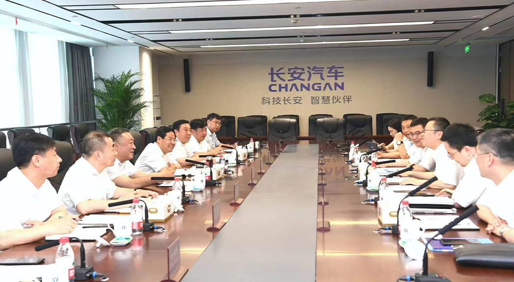 張濤帶隊赴重慶對接洽談項目。 白永民攝