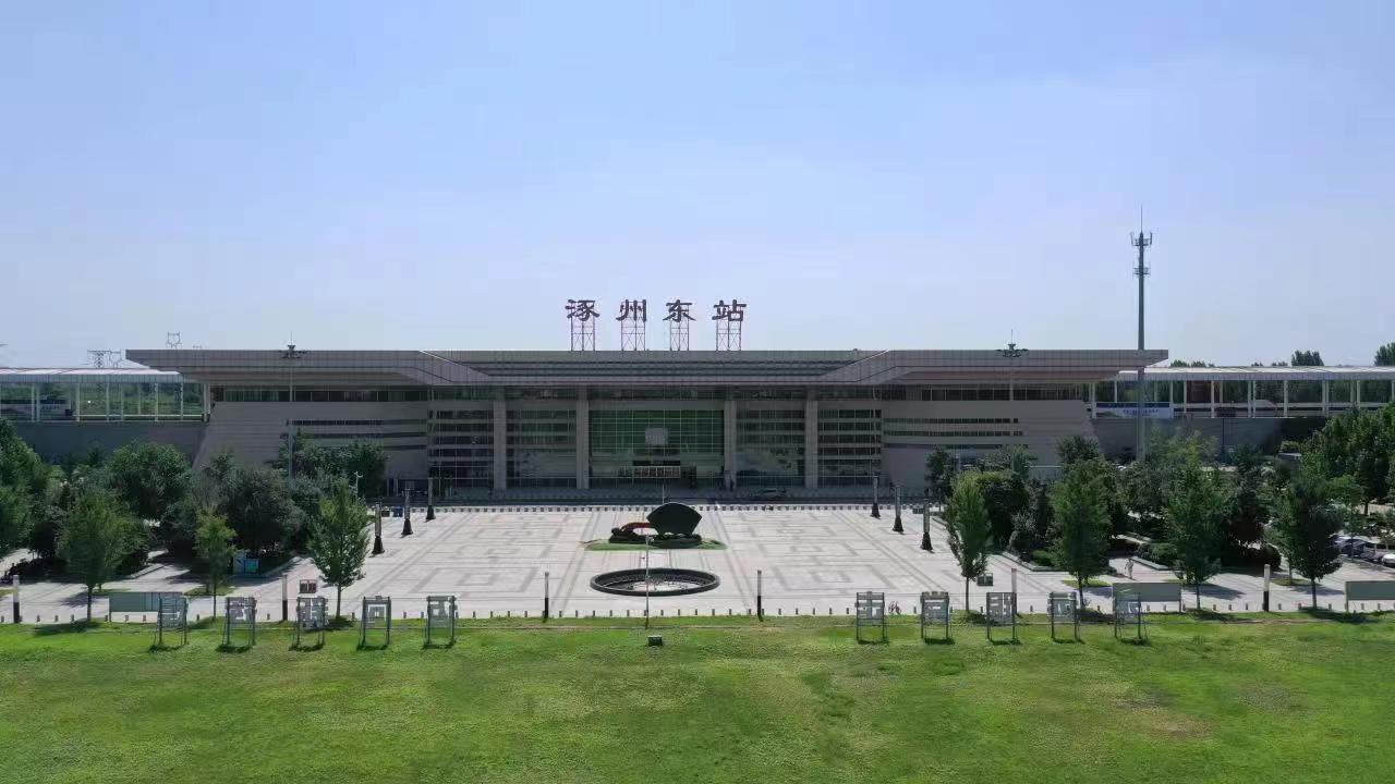 通勤專列高鐵始發(fā)站涿州東站。 熊華明、王聚言攝