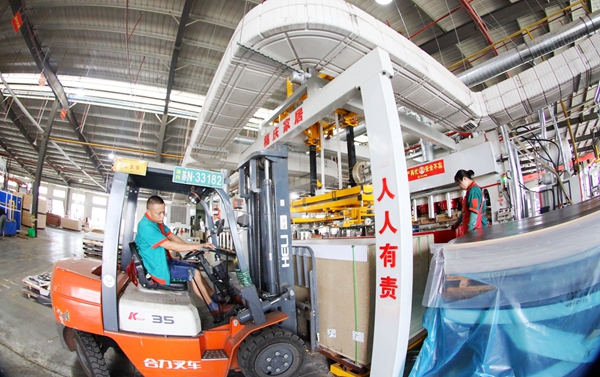 沭陽(yáng)縣一公司車(chē)間內(nèi)一派緊張有序的繁忙景象。沭陽(yáng)縣委宣傳部供圖