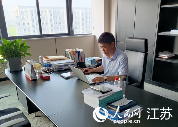 江蘇海安市2021年引進(jìn)的高端人才朱涼偉博士。人民網(wǎng)記者 王繼亮攝