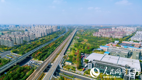 航拍幸福街道。人民網(wǎng)記者 王繼亮攝