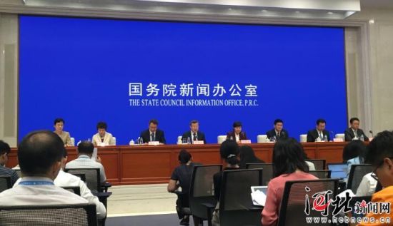 8月26日，國務(wù)院新聞辦召開國務(wù)院政策例行吹風會。圖為吹風會現(xiàn)場。 記者李巍攝
