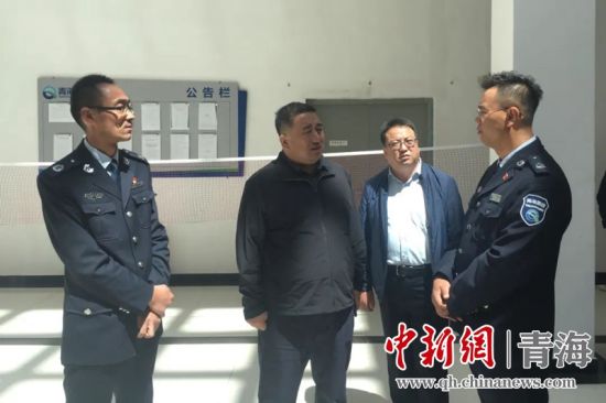 圖為生態(tài)環(huán)保專項督查現(xiàn)場。 孫舒亞攝