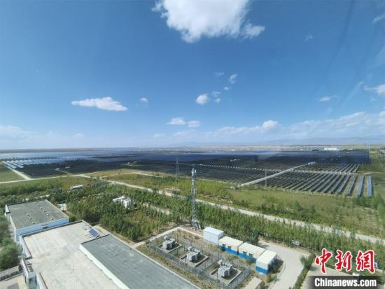  圖為塔拉灘光伏產(chǎn)業(yè)園區(qū)?！∑钤鲚怼z