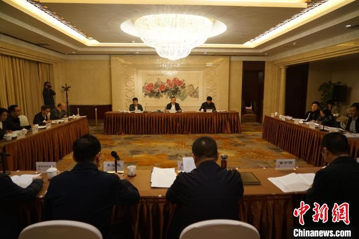 圖為座談會(huì)現(xiàn)場(chǎng)?！∨擞隄?攝