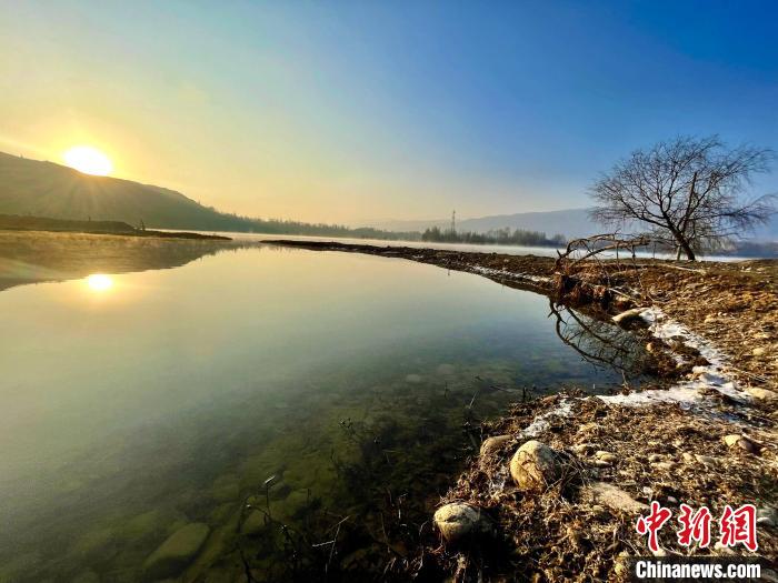 圖為青海省化隆縣黃河濕地景色?！±钣穹?攝