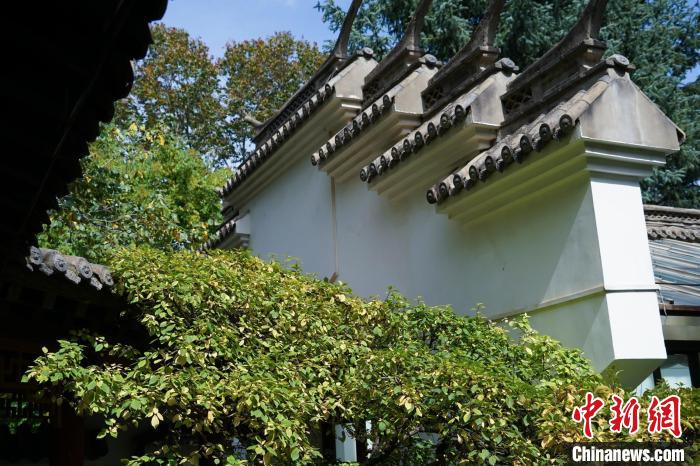 圖為西寧園林植物園內(nèi)的蘇式風格建筑?！●R銘言 攝