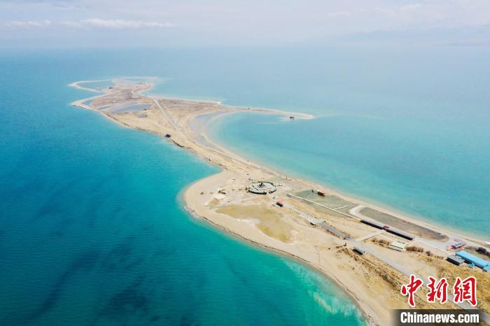 圖為青海湖?！±罱瓕?攝