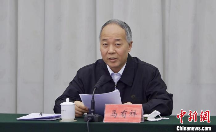 圖為農(nóng)業(yè)農(nóng)村部副部長(zhǎng)馬有祥在部省共同打造青海綠色有機(jī)農(nóng)畜產(chǎn)品輸出地推進(jìn)會(huì)議上講話?！±罱瓕?攝