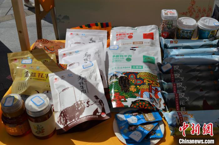 推介活動上的農(nóng)特產(chǎn)品展示。　朱凌捷 攝